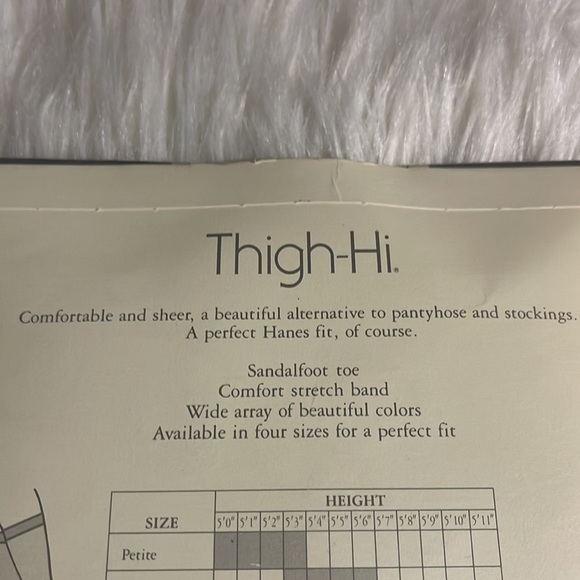 Hanes Vintage Thigh Hi Sandalfoot Stockings Sheer Medium/Tall Town Taupe New - Picture 10 of 16